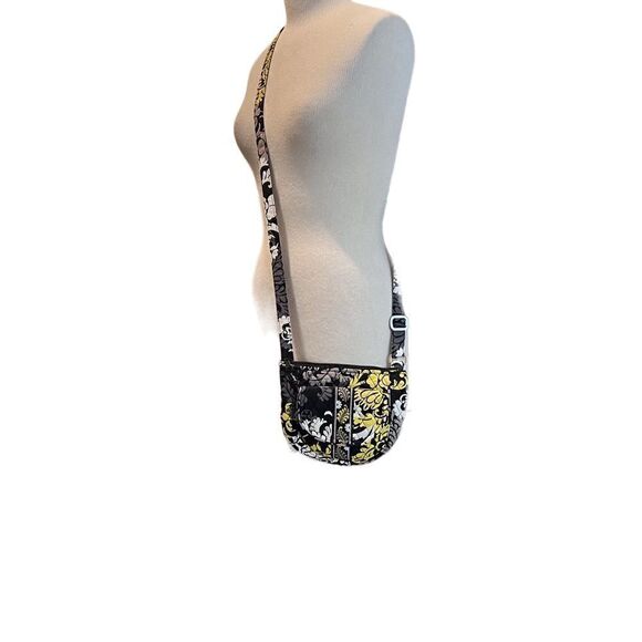 Vera Bradley crossover/    - Picture 3 of 7